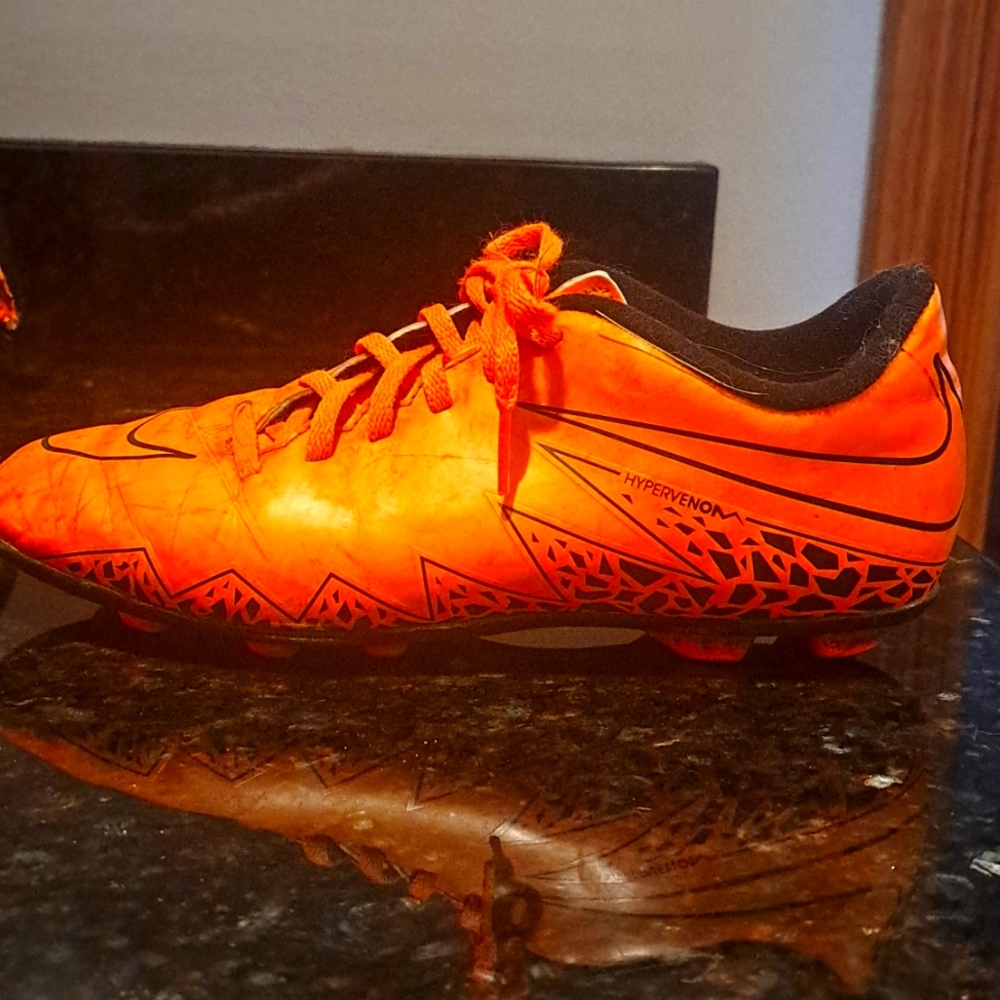 Nike Youth Cleats Soccer Shoes 🥅 ⚽️